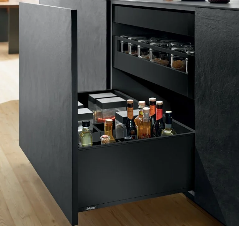 Legrabox 70 kg karbon černý F 650 mm Blumotion/TOB Výprodej
