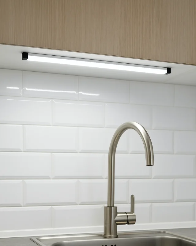 Značkový TR-30CW USB Nabíjecí LED osvětlení 5W 4200K TRIXLINE